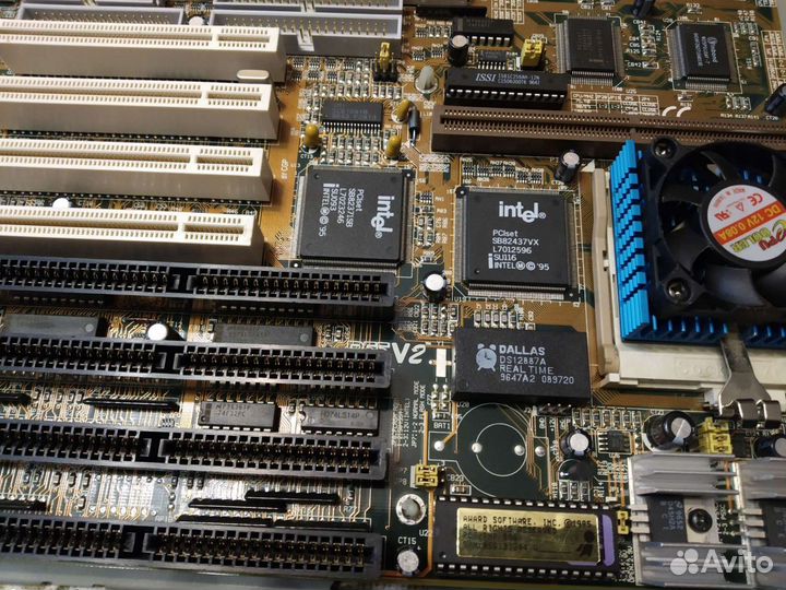 Материнская плата с процессором и памятью