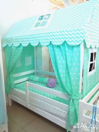 Детская кровать домик с ящиками из массива сосны