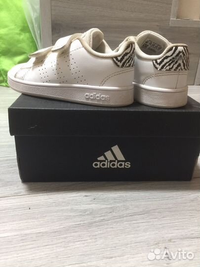 Кроссовки adidas 24