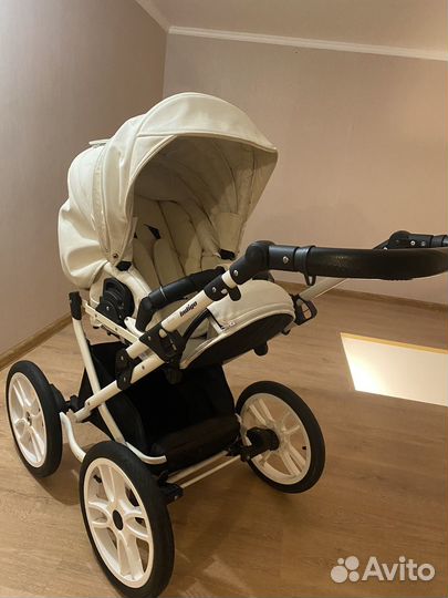 Детская прогулочная коляска