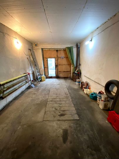 Гараж, > 30 м²