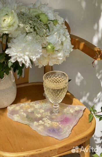 Поднос подставка из эпоксидной смолы с цветами