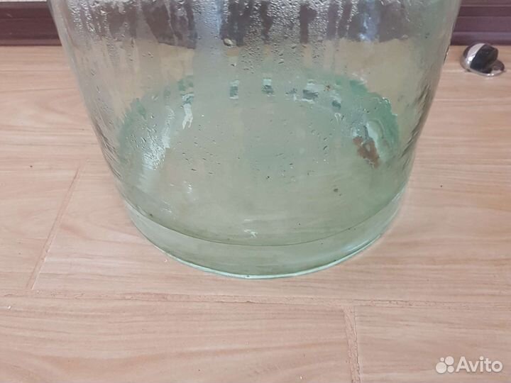 Бутыль стеклянная старинная с родной крышкой