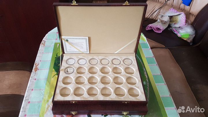 Серебряные медали из серии 