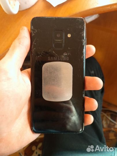 Samsung Galaxy A8 (2018), 4/32 ГБ