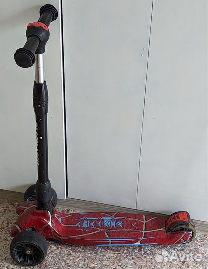 Самокат трёхколёсный