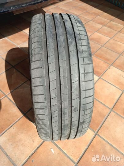 Pirelli P Zero Luxury Saloon 245/35 R21 и 275/30 R21 98Y