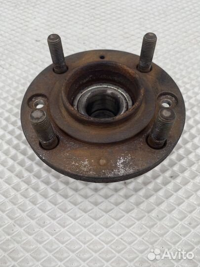 Ступицы задние на Mitsubishi carisma