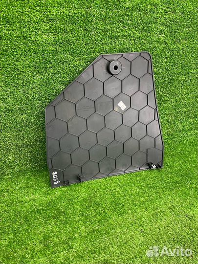 Обшивка салона правая SsangYong Actyon 2 SUV 2013