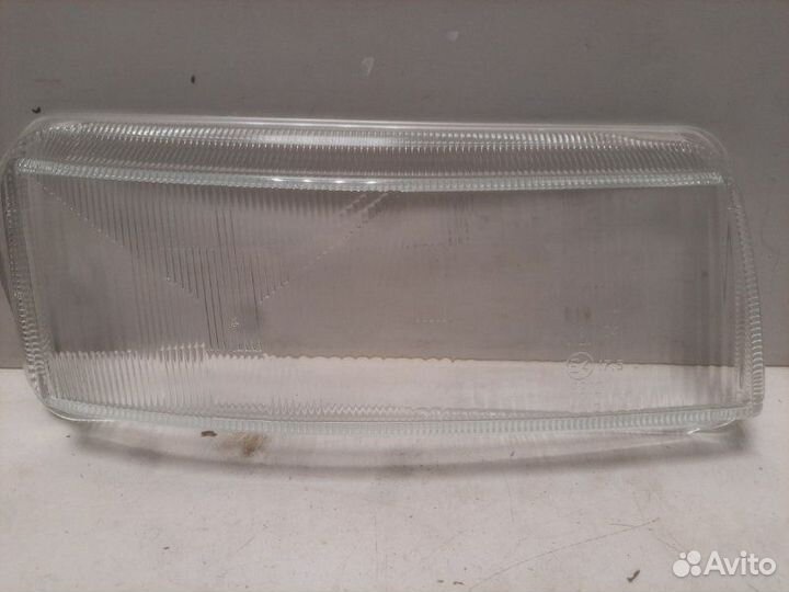 Стекло фары правой Volkswagen Passat B4