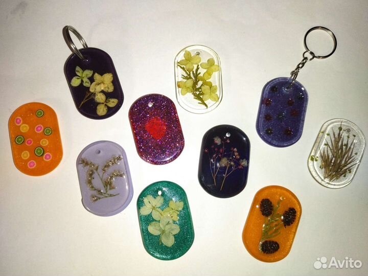 Брелок ручной работы из эпоксидной