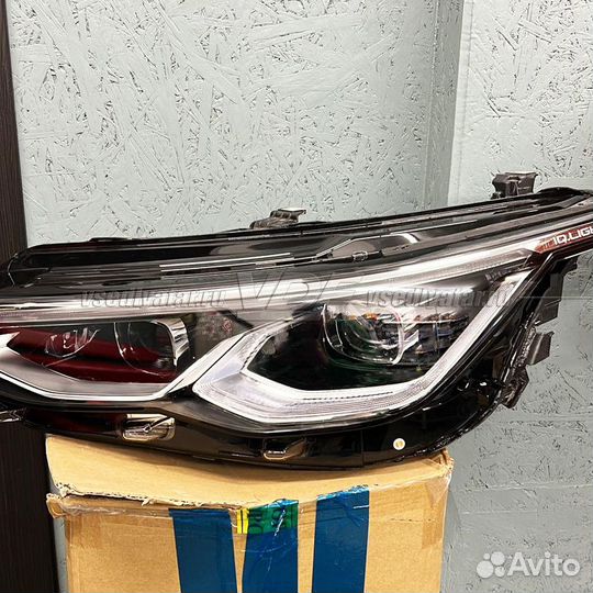 Стекло для фары Volkswagen Golf 8 (2019-2022) Лево