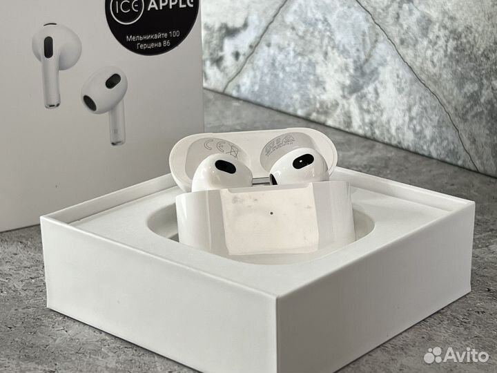 AirPods (3-го поколения)