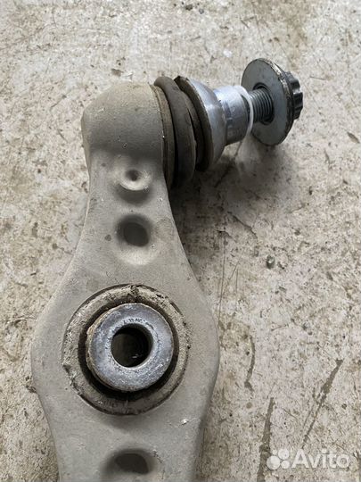 Передний левый рычаг Mercedes W213 2018г 2.2D