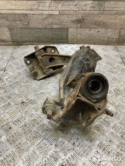 Рычаг подвески верхний передний правый Nissan