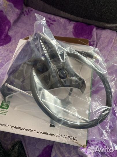 Антенна телевизионная с устлителем