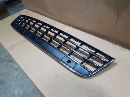 Решетка бампера Touareg NF 2010г - 2014г Туарег