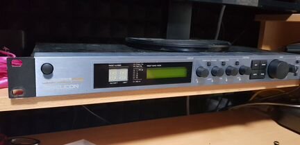 Вокальный процессор TC helicon VoiceWorks Plus