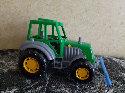 Игрушка трактор