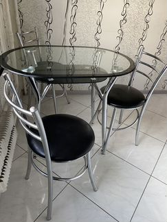 Стол и стулья