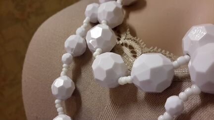 Бусы белые граненые длинные корея блеск искристый