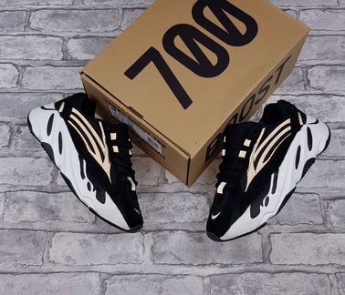 Женские кроссовки Adidas Yeezy boost 700
