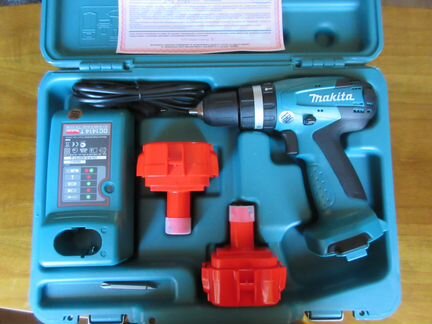 Аккумуляторная дрель-шуруповерт Makita 8271dwae