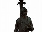 Настольная лампа с скульптурой крестьянского юноши