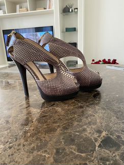 Босоножки Fendi