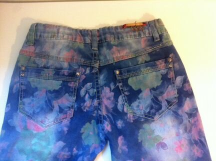 Джинсы с цветочным принтом (рост 154-158 см.)