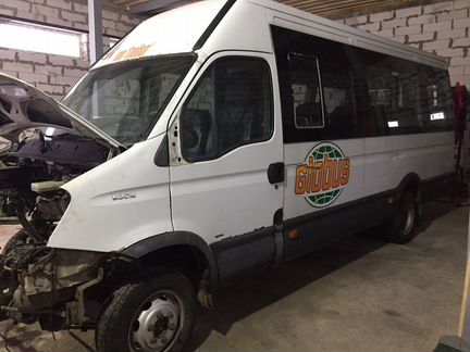 Iveco Daily 3.0 МТ, 2009, битый, 240 000 км