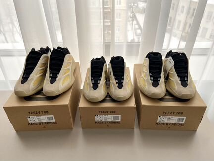 Yeezy 700v3 Safflower 10.5 us оригинал
