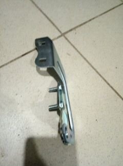 Петля капота передняя правая Ford Focus 2009