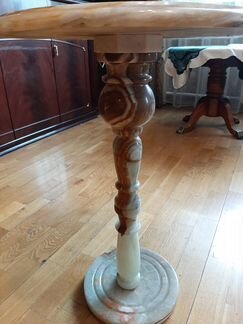 Столик из камня