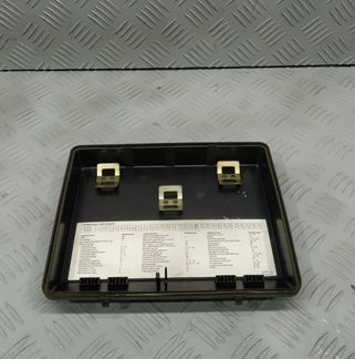 Крышка предохранителей на бмв е34 е32