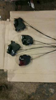 Замок двери передний задний Тойота Аурис Королла