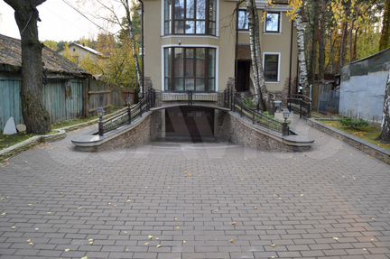 Дом 452 м² на участке 7 сот.