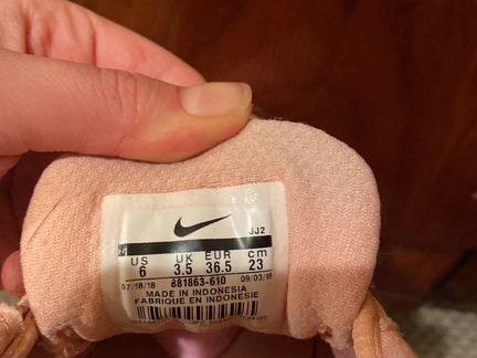 Кроссовки Nike спортивные