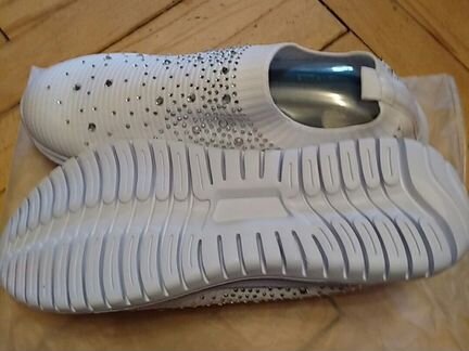 Кроссовки женские