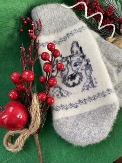 Шерстяные варежки в подарок к новому году