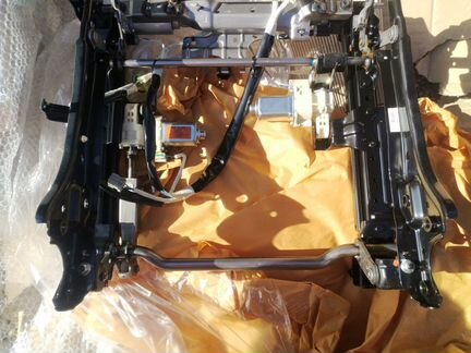 Салазки переднего левого сидения Subaru B13