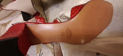 Красные босоножки от Bally из кожи змеи. Новые