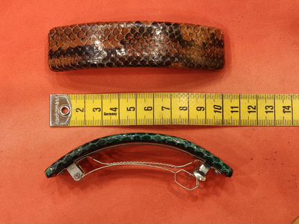 Заколка из кожи питона