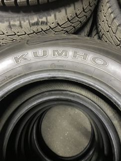 235 65 R17 Kumho RoadVenture APT