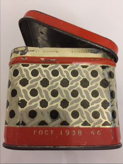 Банка чай 1936г.; Кремлевской елки подарок 1962