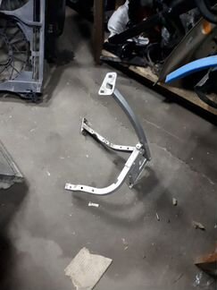 Паук левого крыла Audi A8 S8 D3 4E0821137F