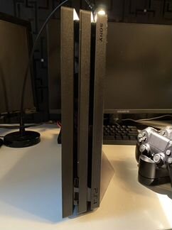 PS4 pro 1 TB + 2 джойстика + докстанция оригинальн