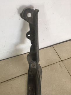 Брызговик передний правый Land Rover Range Rover