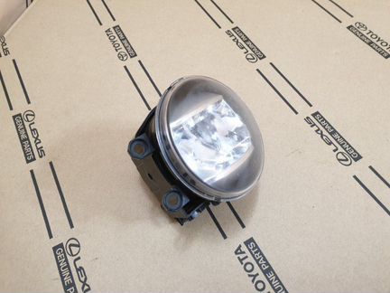 Фара противотуманная передняя левая Toyota Camry