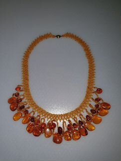 Колье из янтаря с чехлом